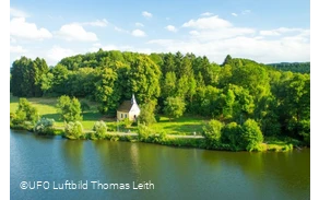 Valentinskapelle am Olper Obersee.jpg